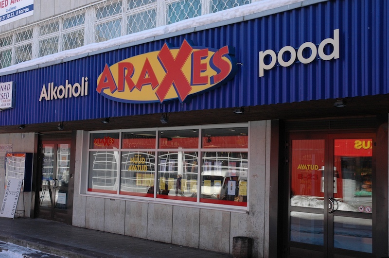 Световой короб с вырезанными буквами